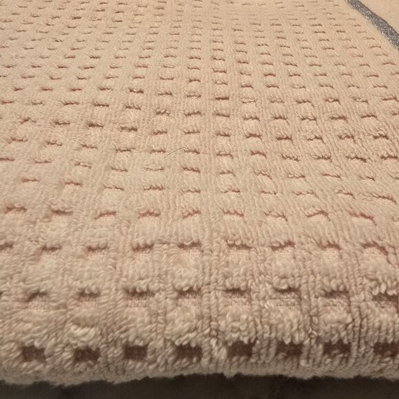 Premium Honeycomb Cotton Bath Towel, Lightweight and Highly Absorbent - Picture 3 of 4